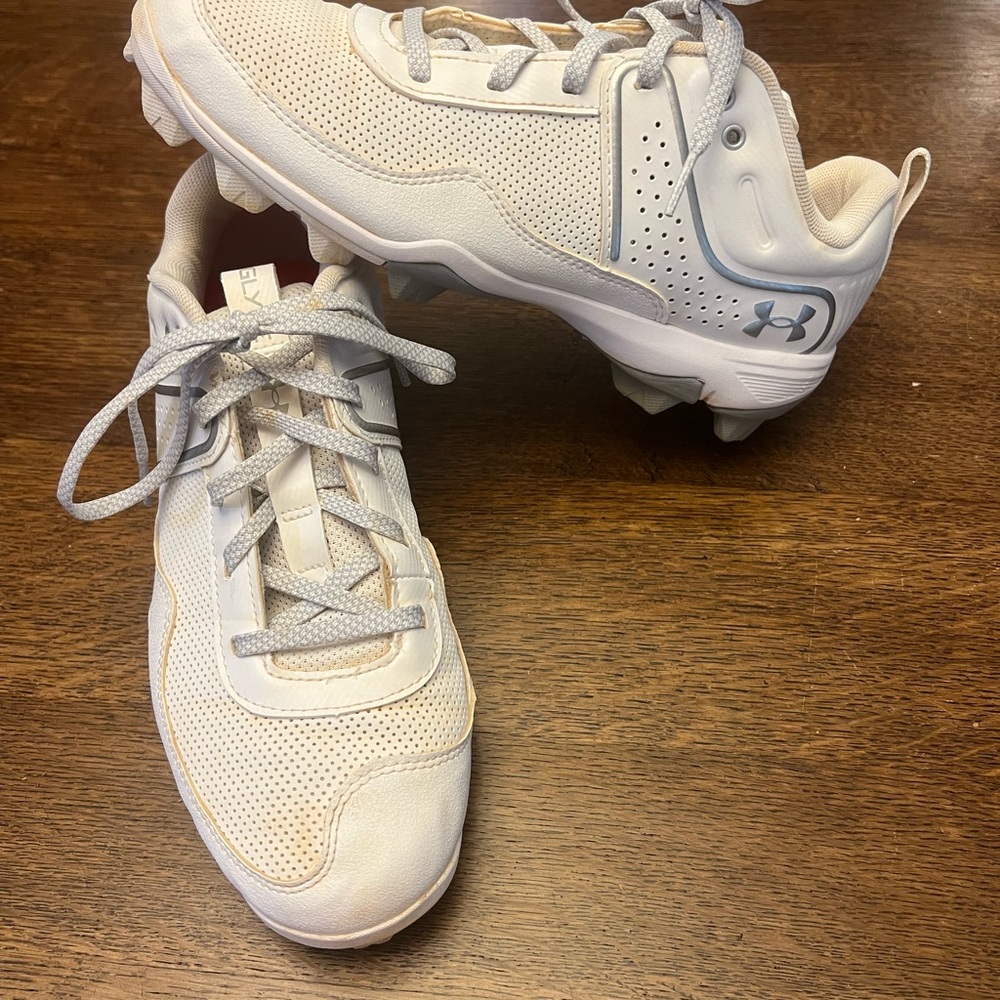 Womens softball cleats
